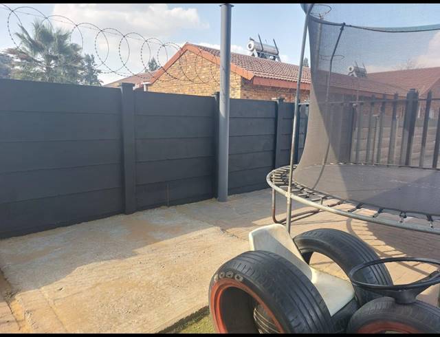 1,043M² INDUSTRIAL YARD TO LET IN VAALPARK